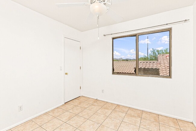 Building Photo - 2426 W Silverbell Tree Dr
