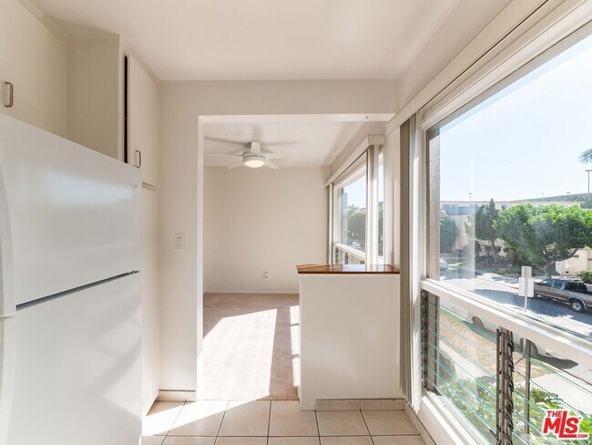 Building Photo - 122 Croft Ave