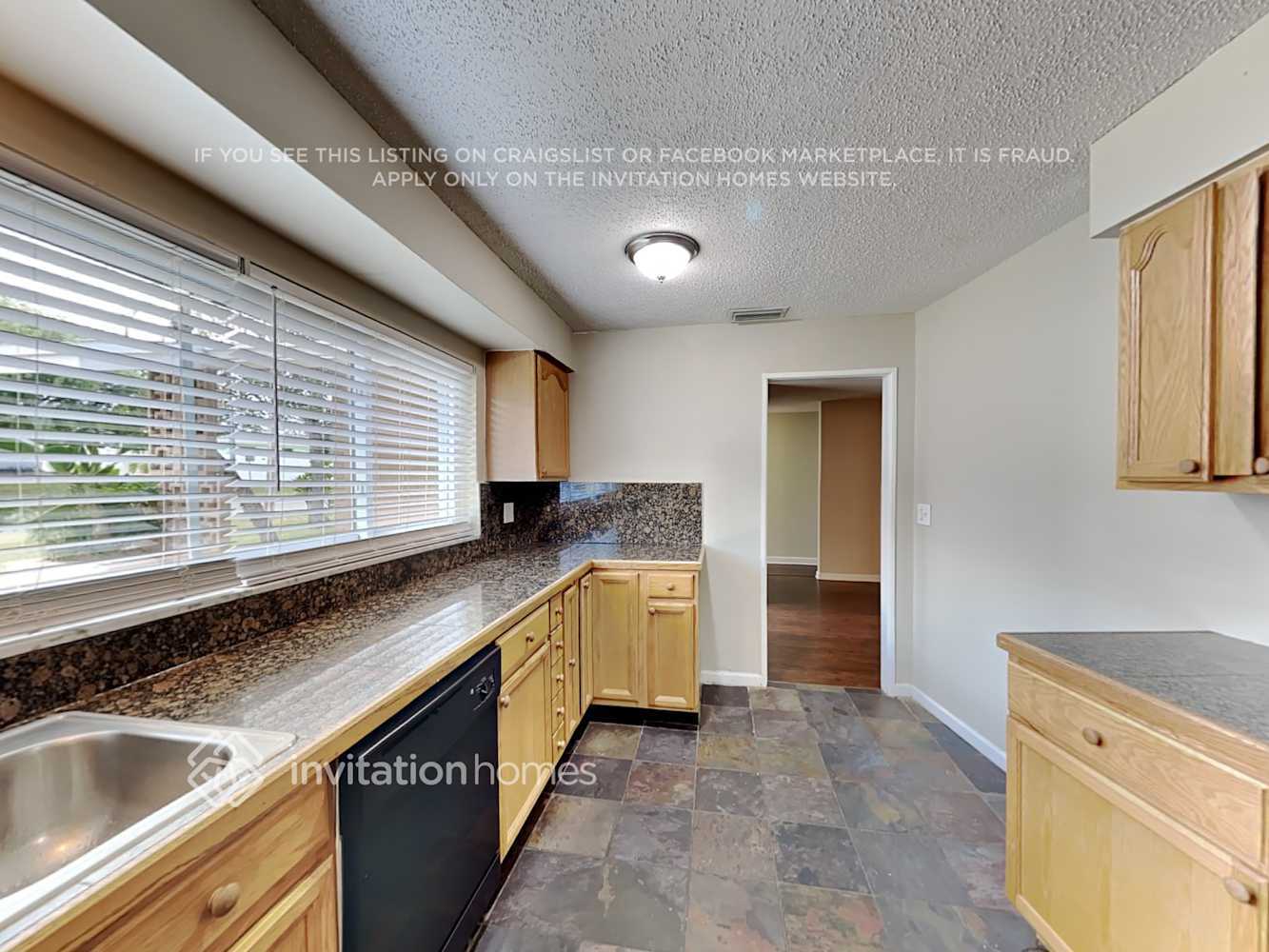 Building Photo - 1926 Valley Dr