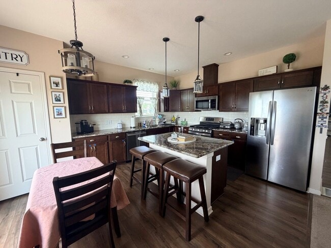 Building Photo - Home For Rent Elkhorn