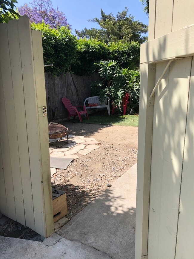 Building Photo - 1240 Tamarind Ave