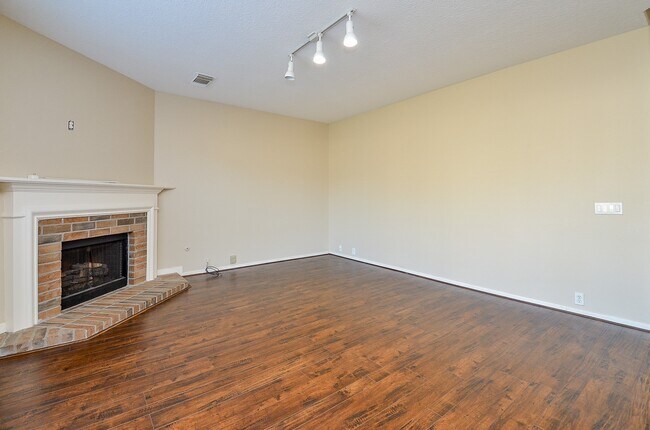 Building Photo - 19634 Azalea Brook Way