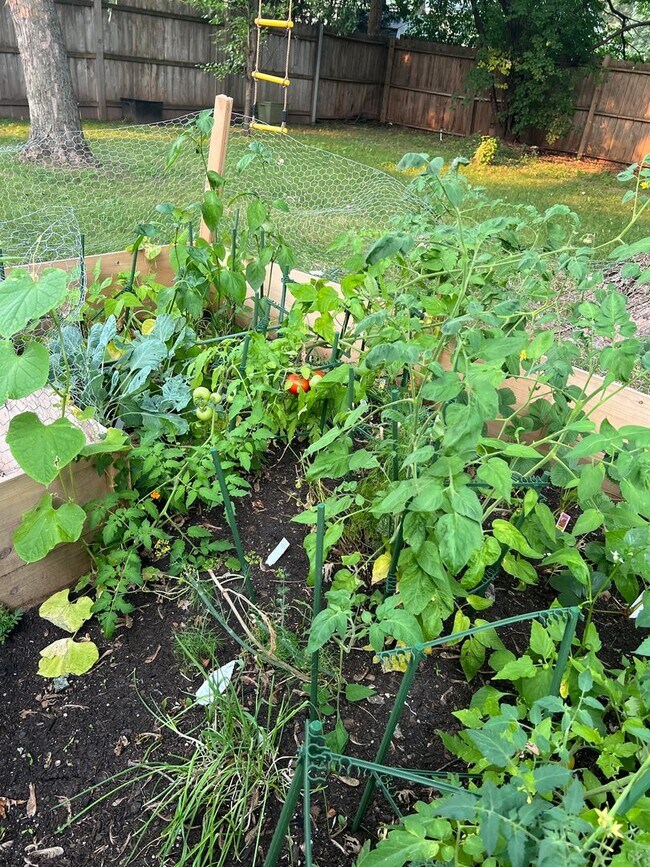 Building Photo - Spacious 4-Bedroom Home with Finished Basement & Garage