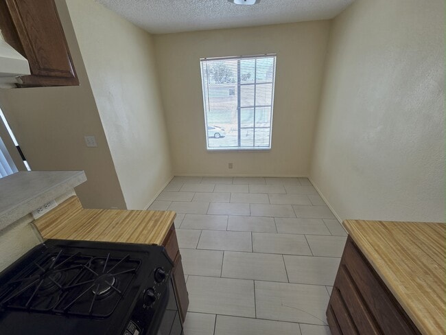 Building Photo - 839 Gaviota Ave