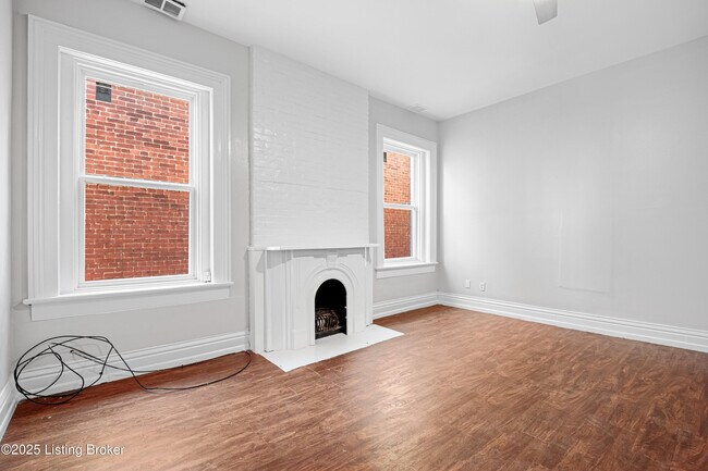 Building Photo - 1033 S Brook St