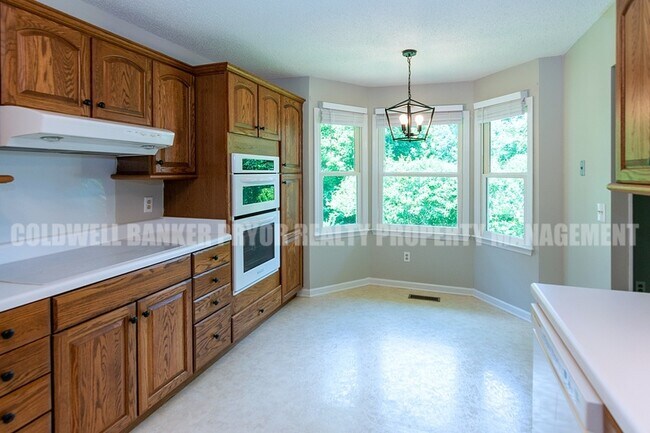 Building Photo - 211 Sandpiper Ln