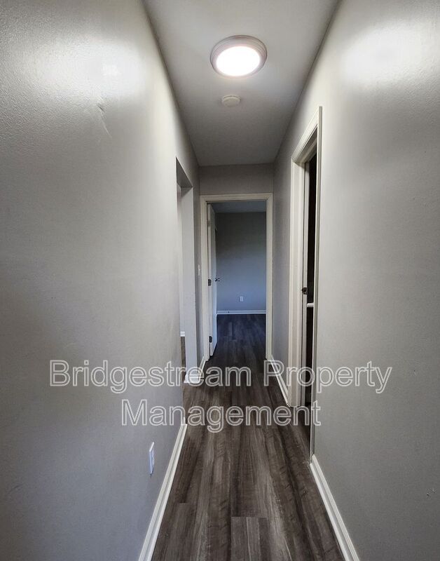 Building Photo - 441 N Broadway St