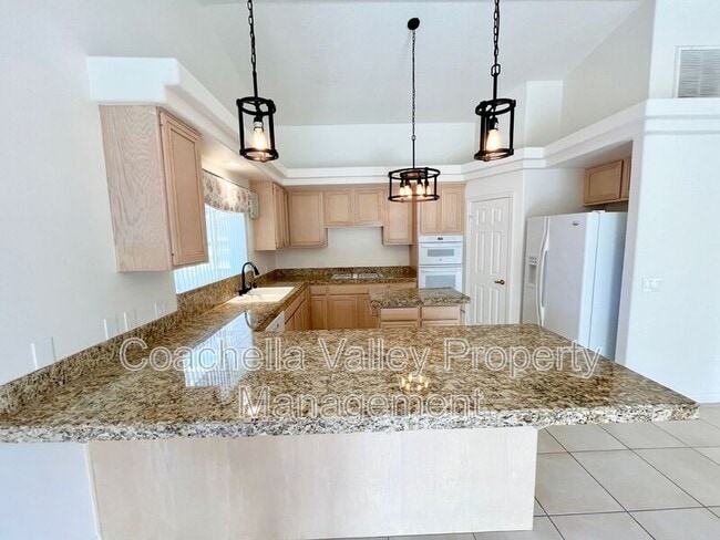 Building Photo - 78855 Aurora Way