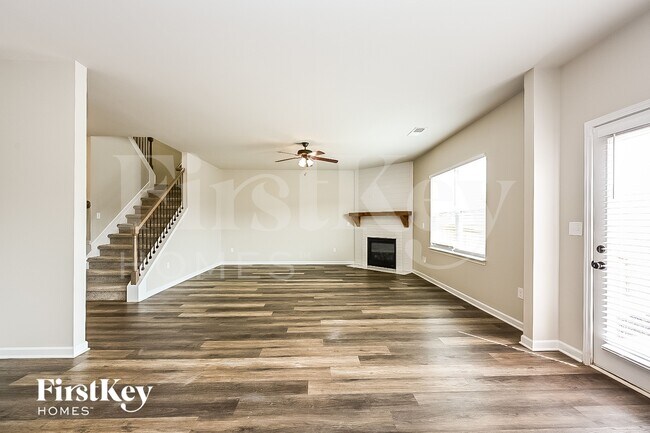 Building Photo - 281 Villa Grande Dr