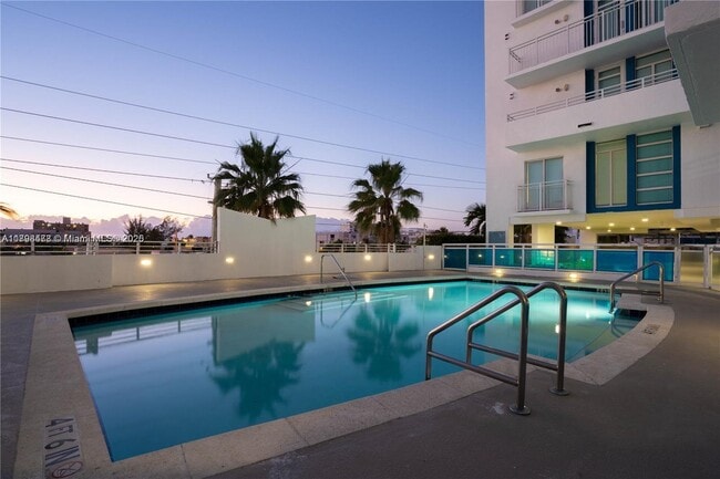 Building Photo - 7600 Collins Ave