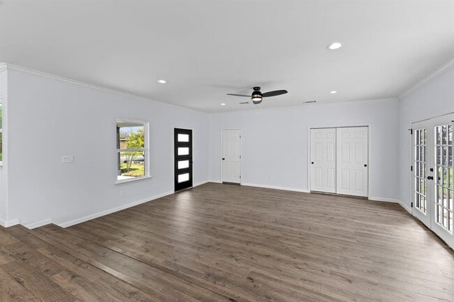 Building Photo - 1307 Yorkshire Dr