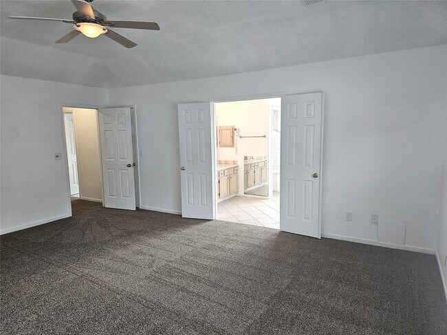Building Photo - 3901 Spring Garden Dr