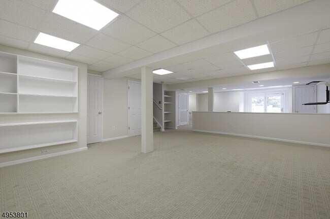 Building Photo - 240 Patriot Hill Dr