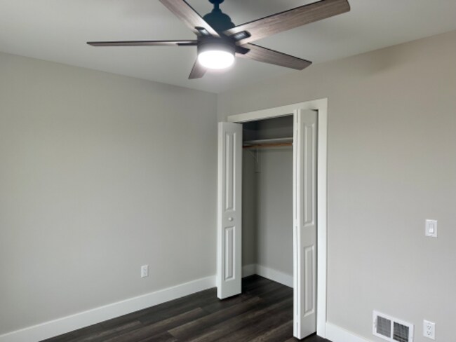 Building Photo - 1966 Burning Bush Ct