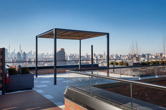 Building Photo - 1856 Park Avenue