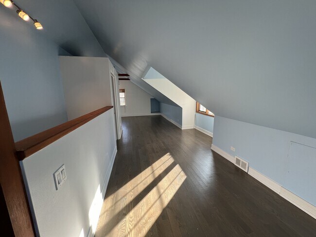 Building Photo - 220 N Graylynn Dr