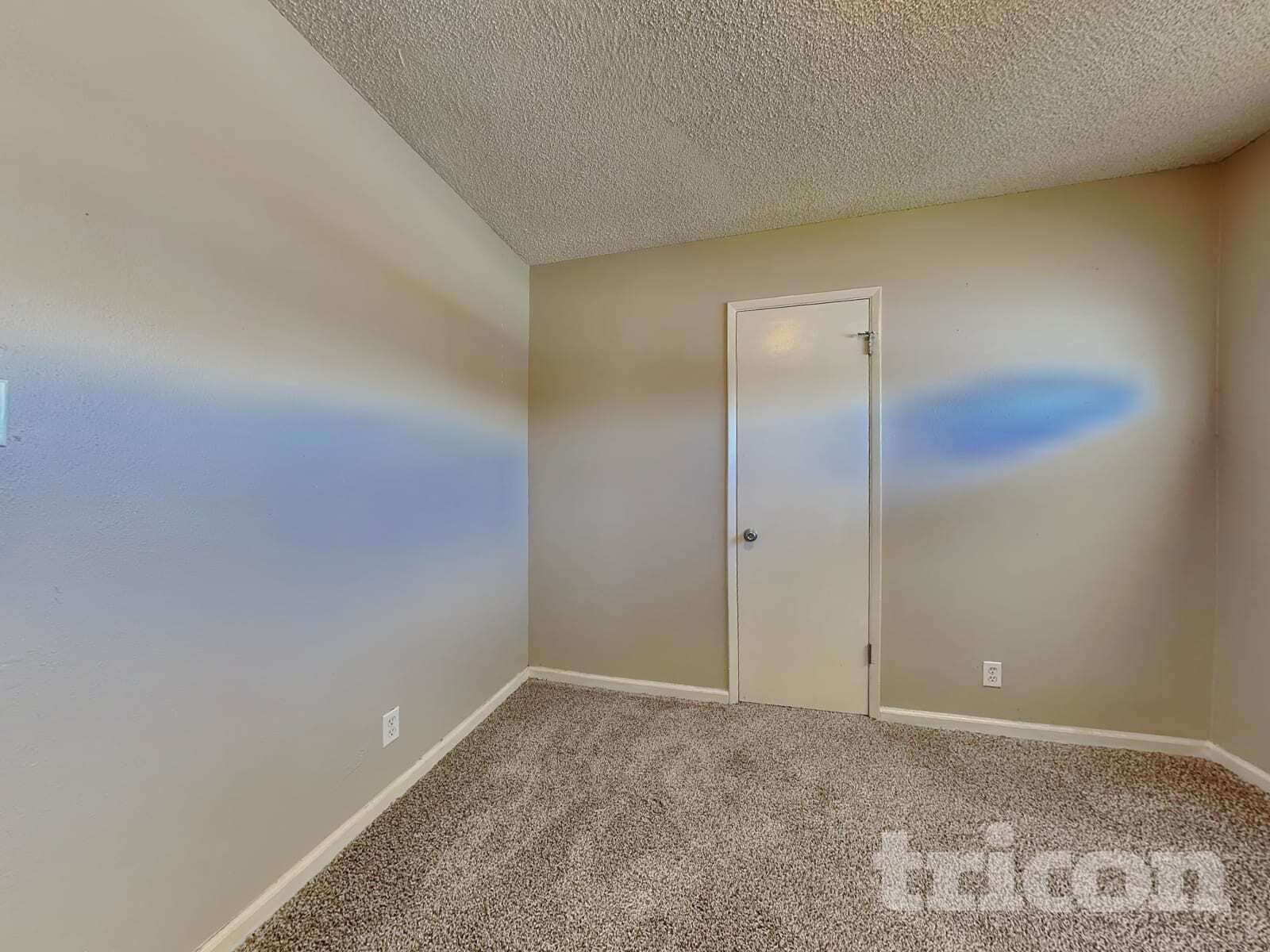 Building Photo - 1001 Akard Dr