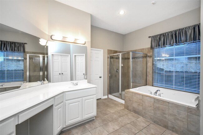 Building Photo - 10 E Artist Grove Cir