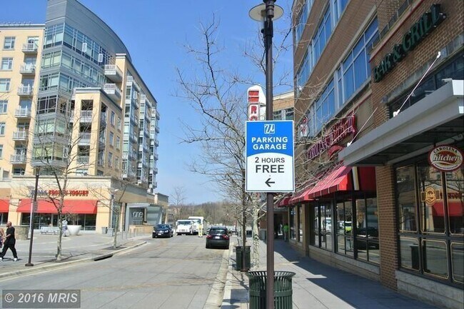 Plaza - 6506 America Blvd