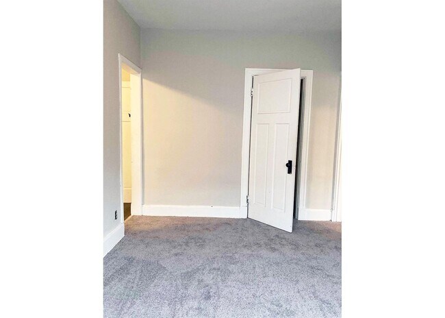 Building Photo - 343-345 Ludlow Avenue