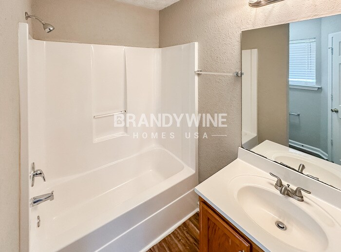 Building Photo - 152 Edward Dr