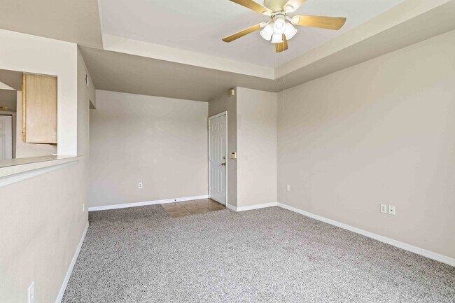 Building Photo - 1020 Villagio Cir