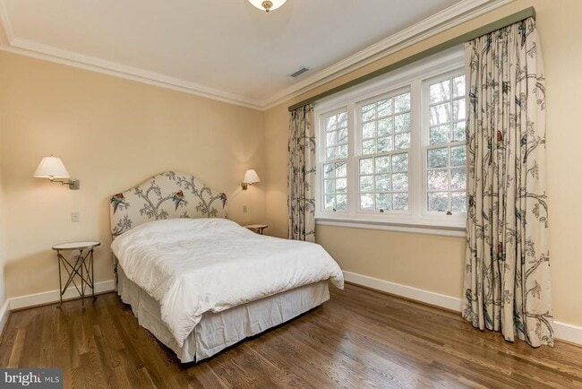 Building Photo - 2425 California St NW