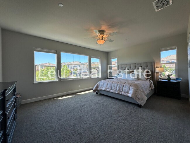Building Photo - 5256 Florentino Lp