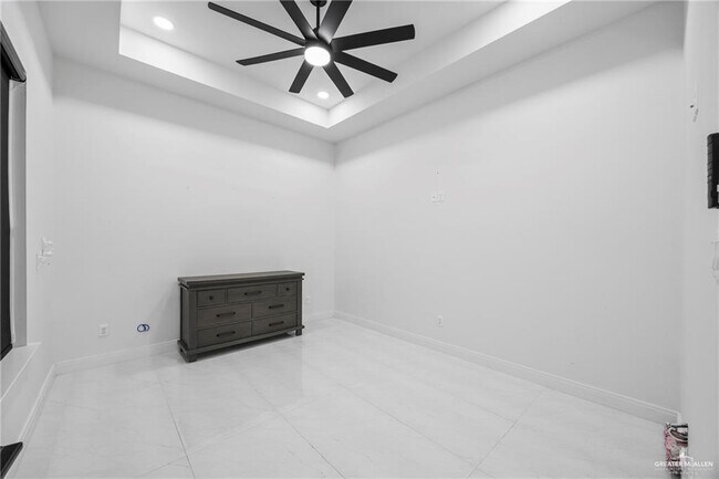 Building Photo - 1615 Lago Delton