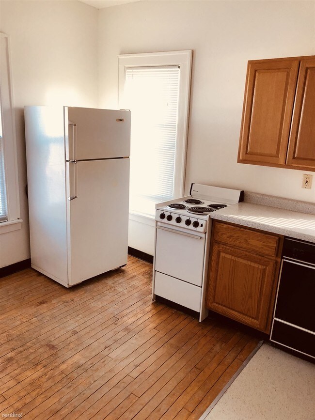Building Photo - 1 br, 1 bath  - 1010 12th Ave N  near NDSU