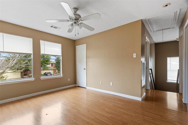 Building Photo - 7411 Village Lake Dr