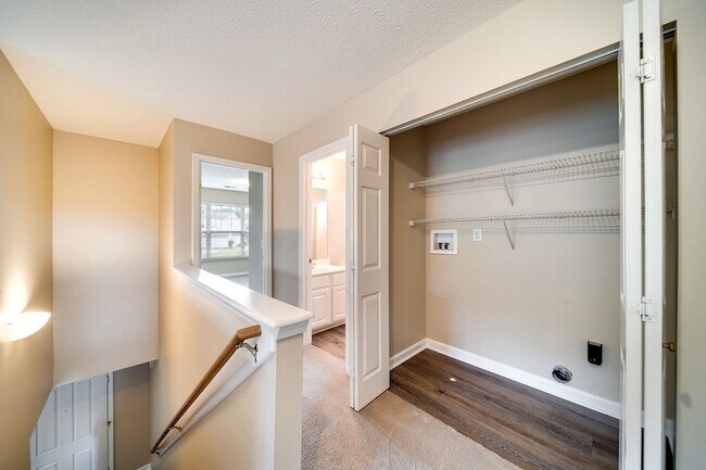 Building Photo - 102 Wagon Ct