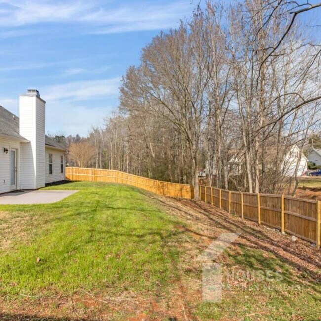 Building Photo - 110 Stonington Way