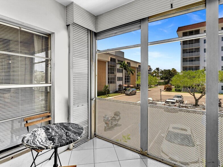 Building Photo - 3020 NE 16th Ave