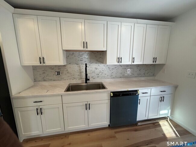 Building Photo - 95 Cedar St