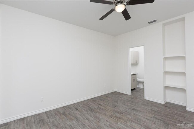 Building Photo - 7 N 15th Pl