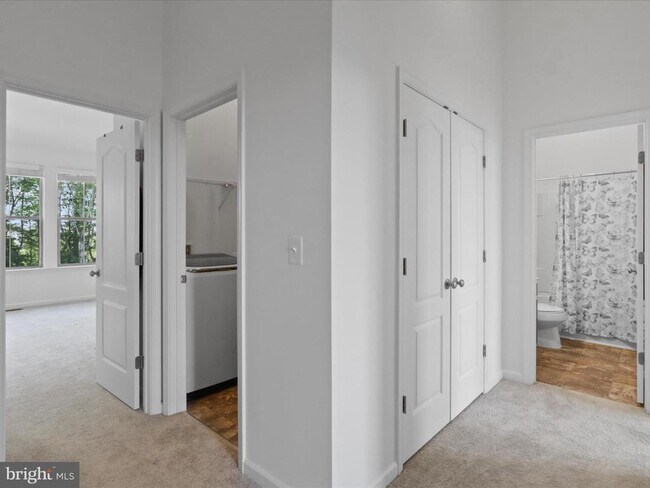 Building Photo - 422 Indigo Way
