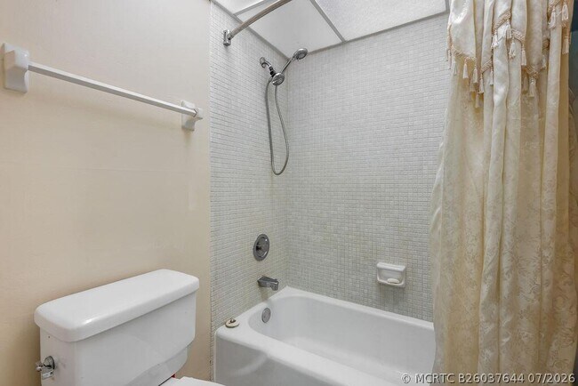 Building Photo - 3680 Inverrary Dr