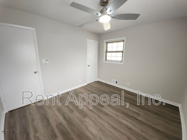 Building Photo - 5370 Longmeadow Ln