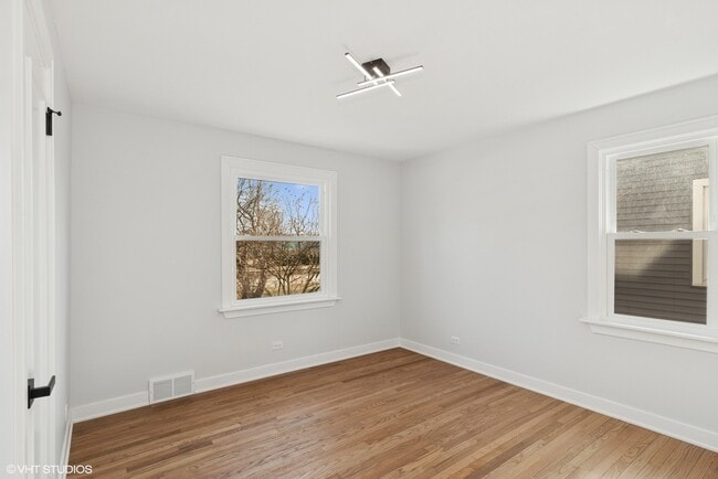 Building Photo - 1552 McCraren Rd