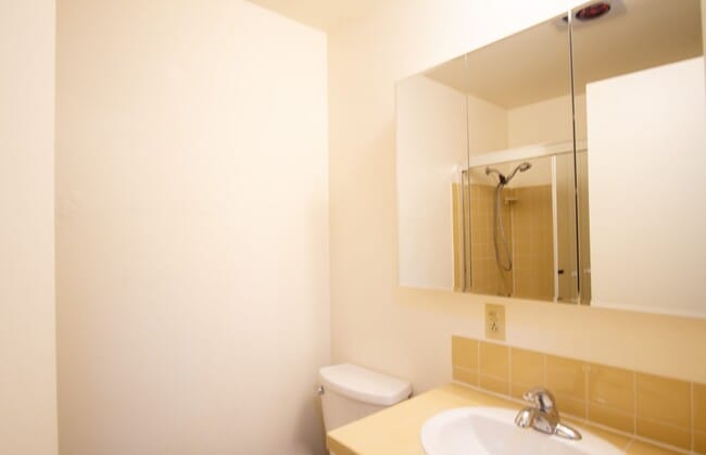 Building Photo - HUGE SAVINGS! Spacious Top Flr 2Bdr Flat, W/D Hk-Up, D/W, Tons of Storage, Balcony!
