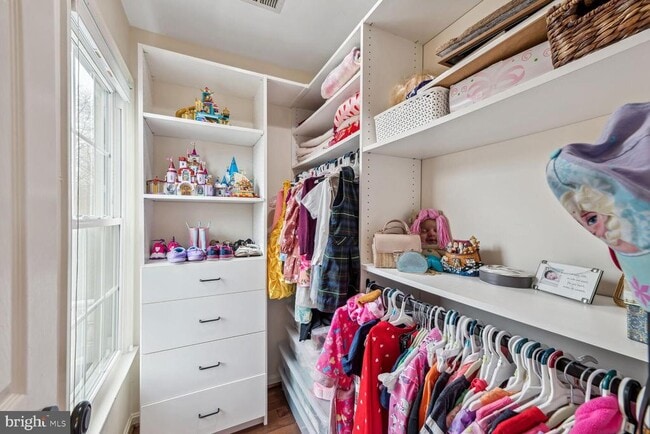 Building Photo - 6603 Forsythia St