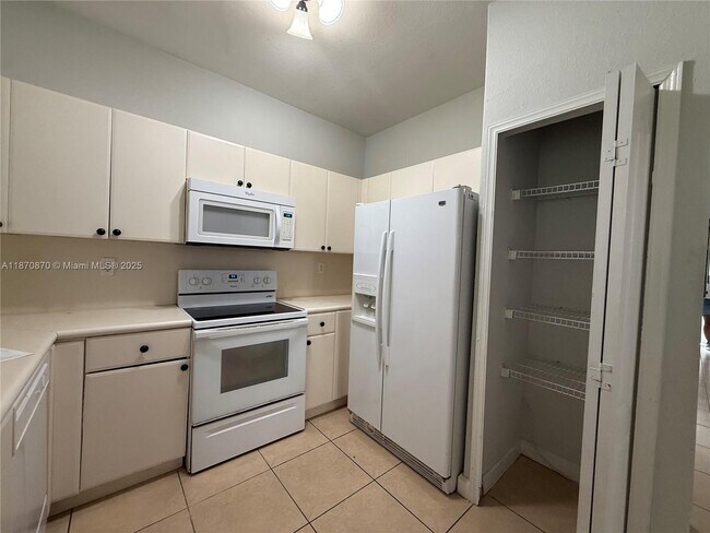 Building Photo - 1666 SE 27th Ct