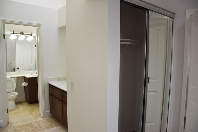 Building Photo - 8215 E White Oak Ridge