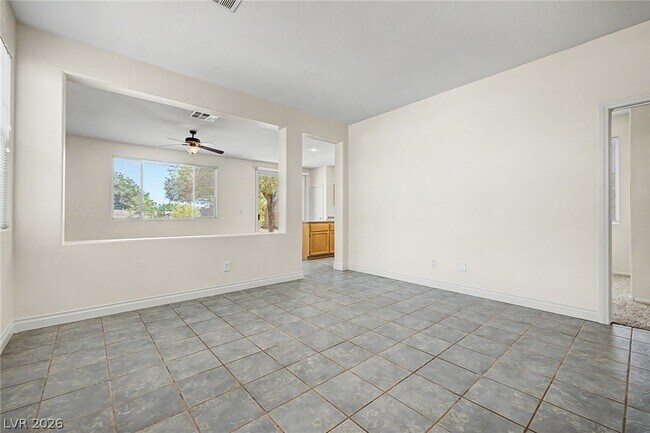 Building Photo - 2392 Predera Ave