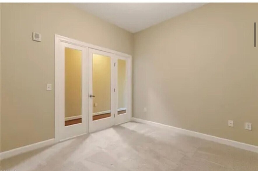 Building Photo - 201 N Elm St