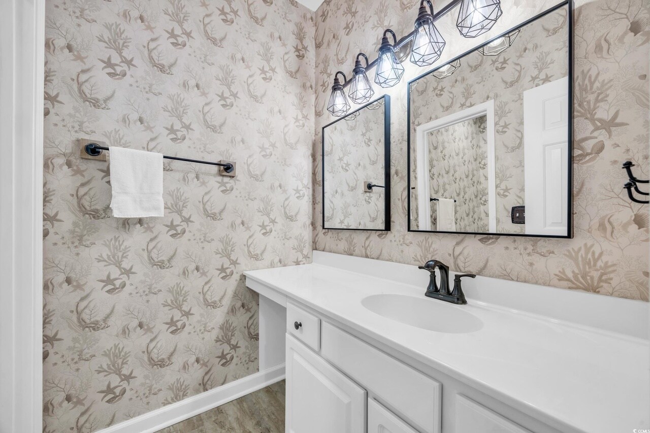 Building Photo - 612 River Oaks Dr