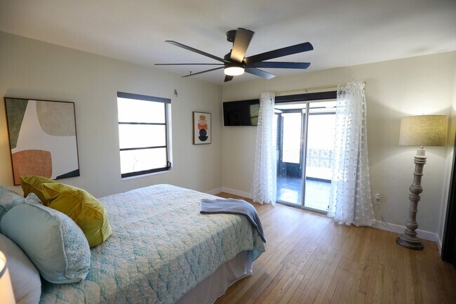 Building Photo - Fully Furnished Luxury Waterfront Unit w/in Walking Distance to the Shopping, Beach, Restaurants,...