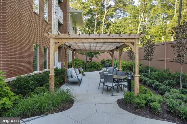 Building Photo - 2222 Colts Neck Rd