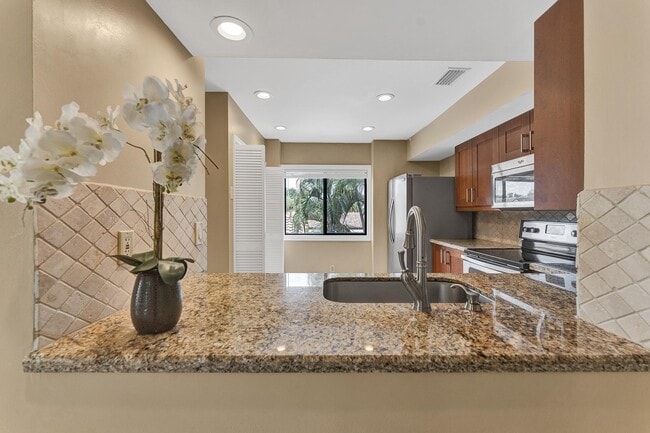 Building Photo - 7888 Granada Pl